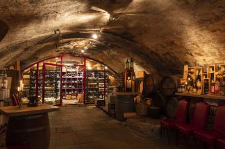 Chateau des comtes de Challes · cave à vin